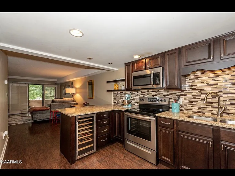 304 Olympia Dr — Photo 8
