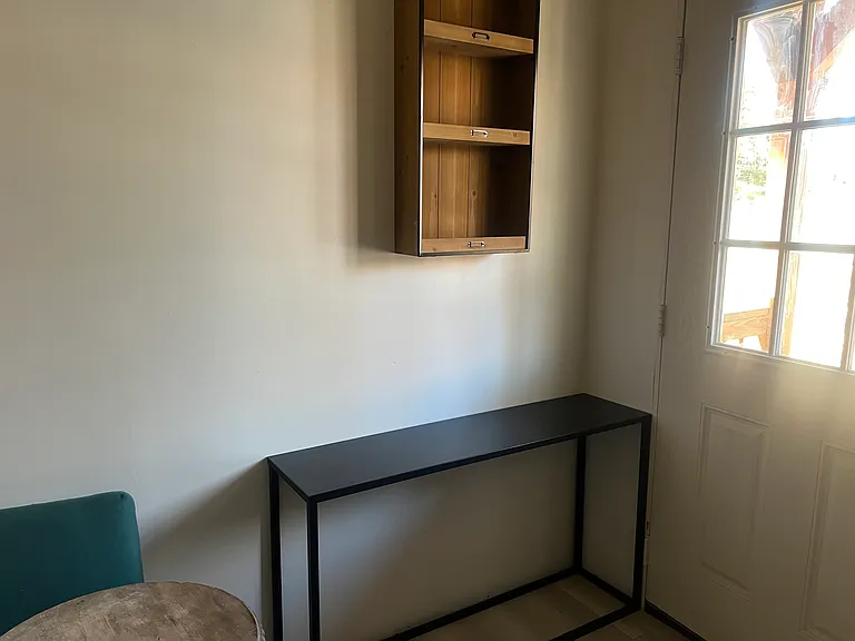 1039 Montrose Dr — Photo 2