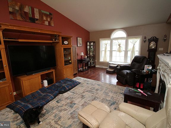 4th image of 158 Twin Creeks Dr