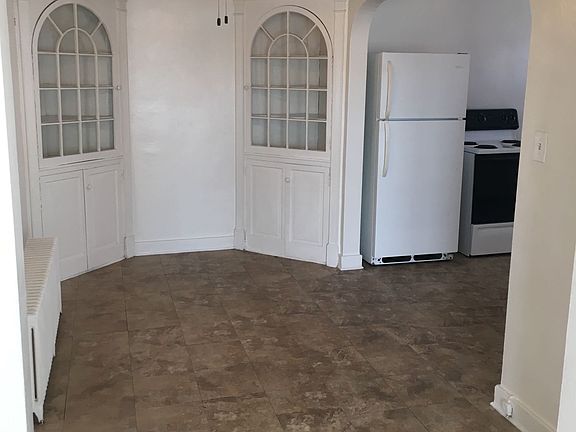 2nd image of 3200 Grand Ave #01