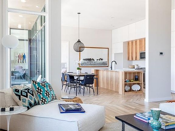 5th image of 701 N Hudson Ave #404