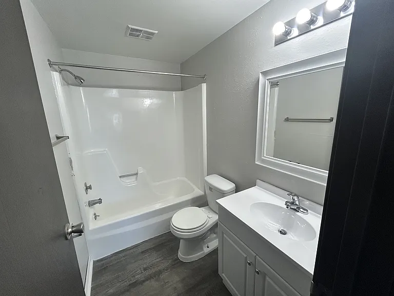 Secor Flats — Photo 66