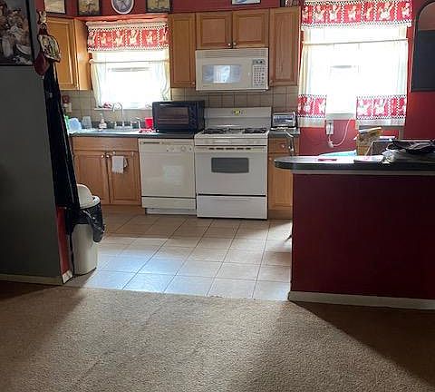 3rd image of 8743 Glenloch St
