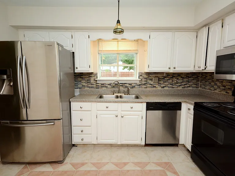 1217 Reardon Cir — Photo 37
