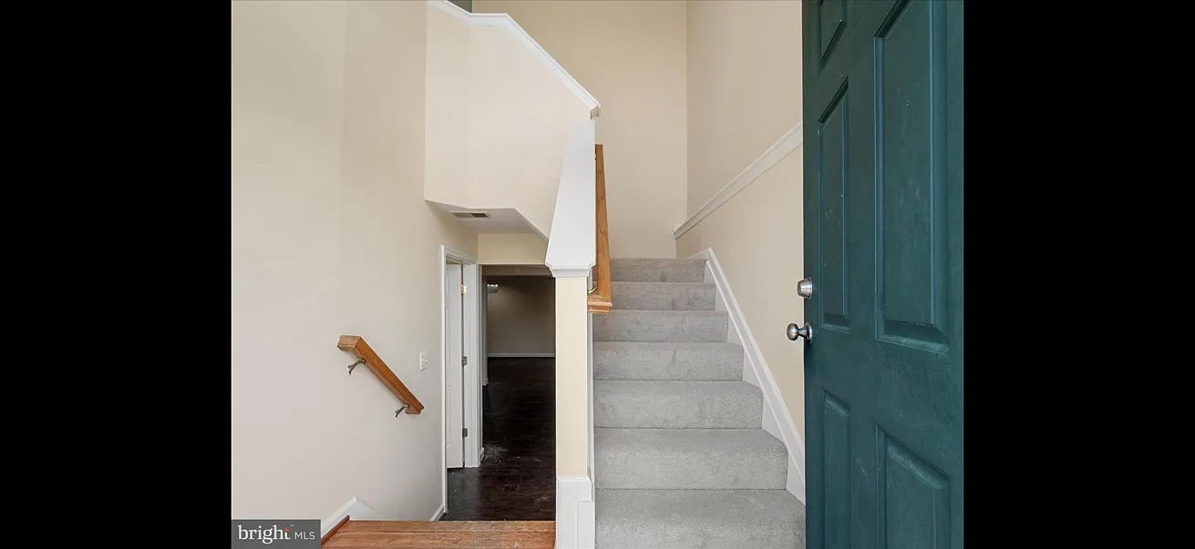 4 bed, 3.5 bath, 2280 sqft, $2,495 — Photo 2