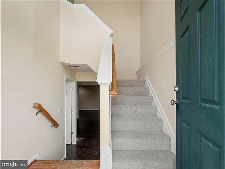 303 Pendleton Ln — Photo 2