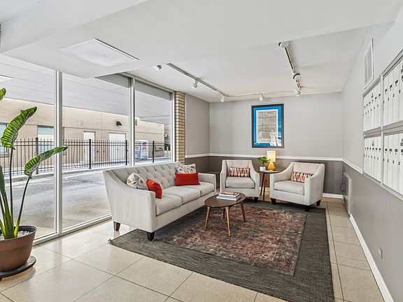 5th image of 169 N Grove Ave APT 1C