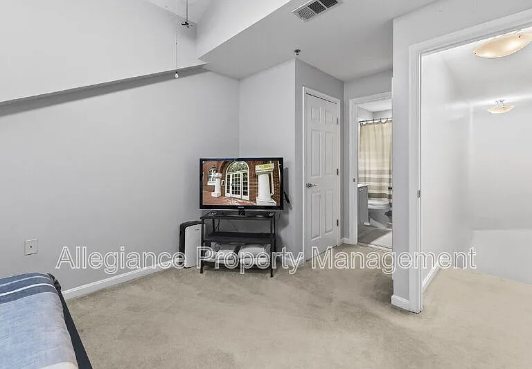 171 Somervelle St #406 — Photo 24