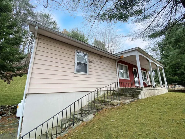 1 Raymond Road, Springfield, VT 05156