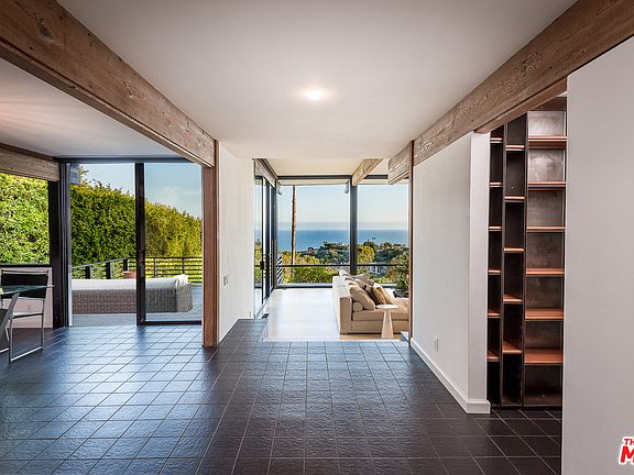 4th image of 561 Paseo Miramar