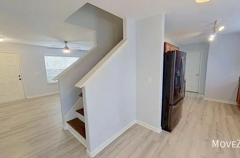 1637 Brownairs Ln — Photo 3
