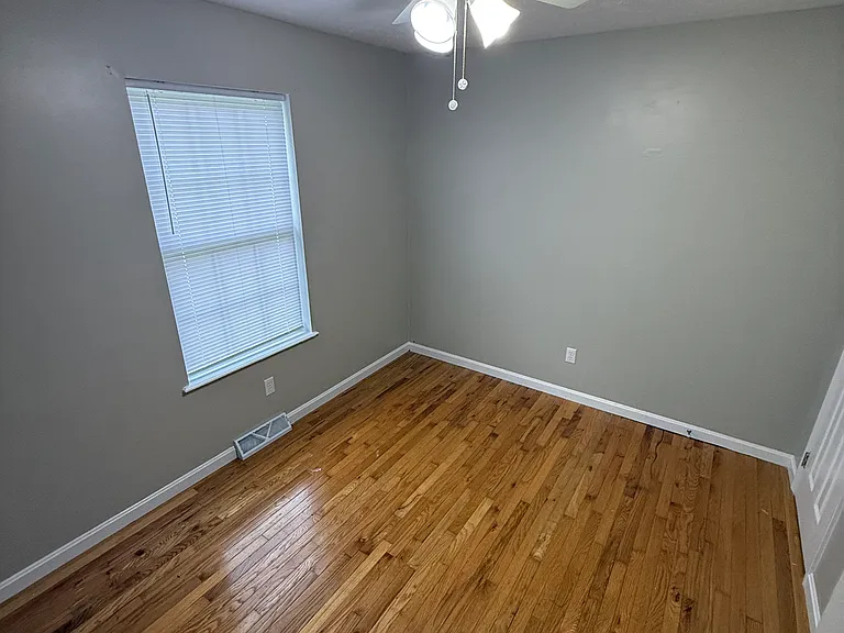 704 W Maple St — Photo 8