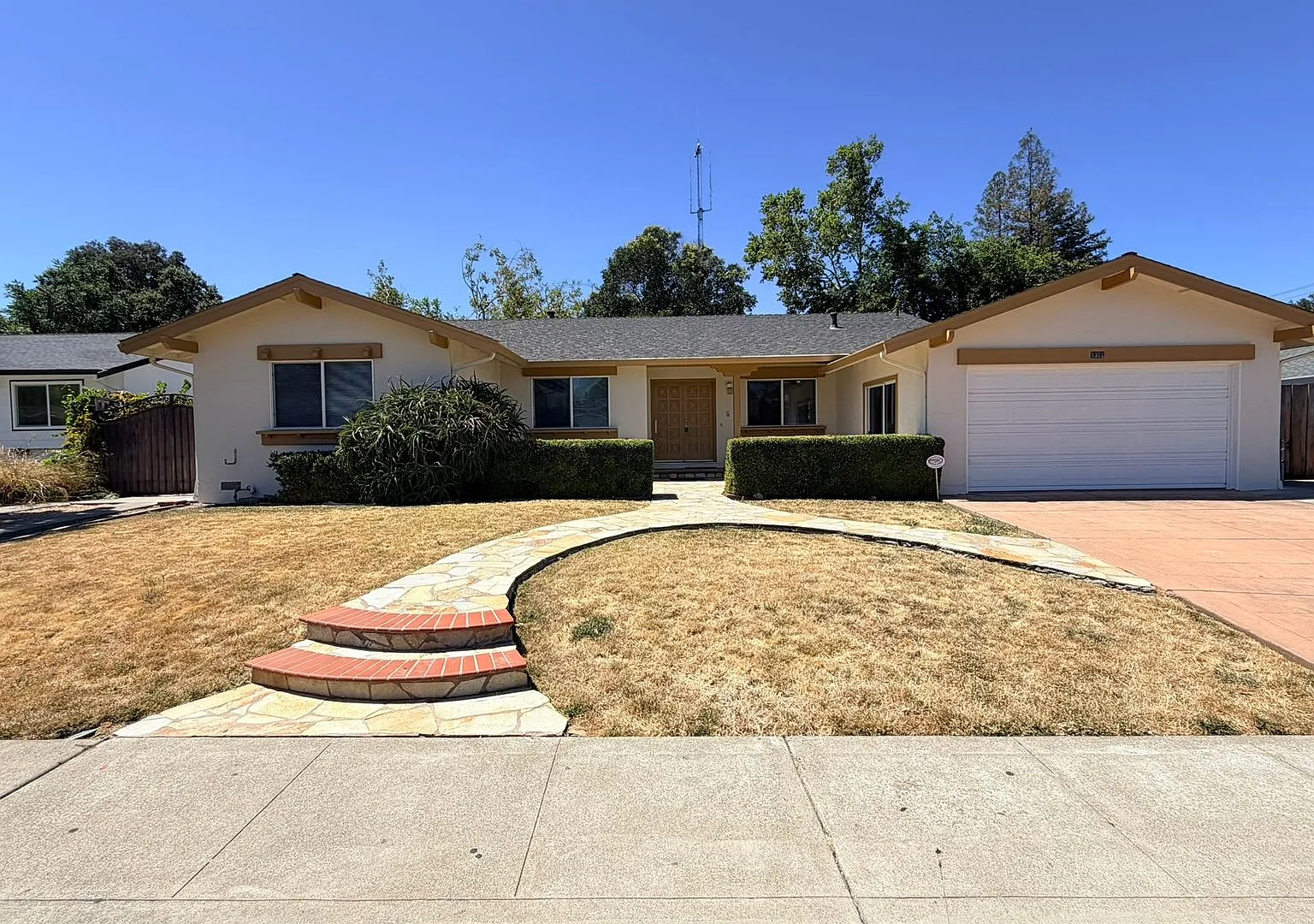 Concord Beautiful 4 bedroom 2.5 bath home 1928 sq ft walk to Clayton Valley High School! — Photo 1