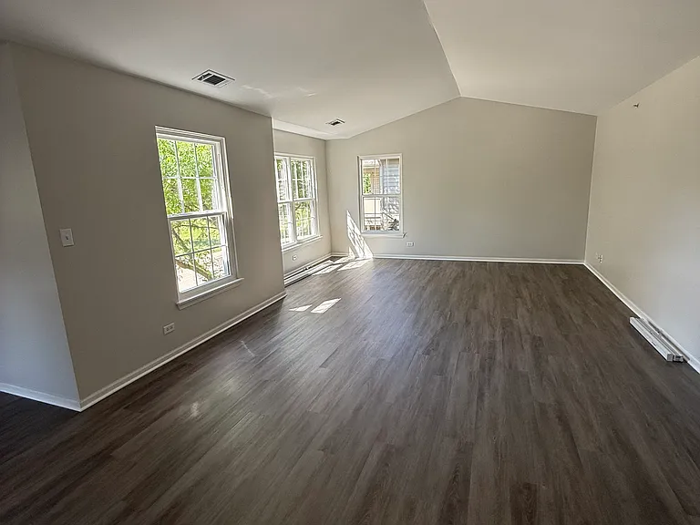 2276 Vanderbilt Dr — Photo 10
