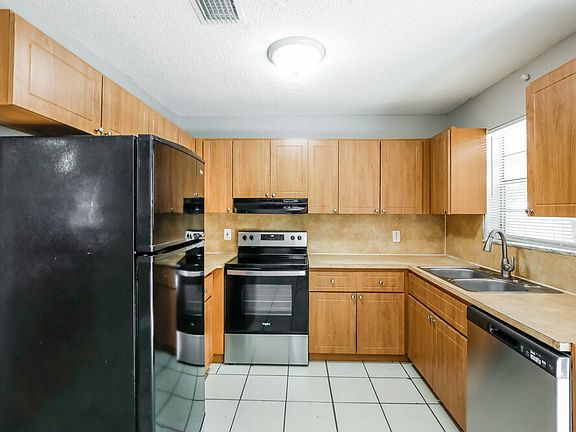 5th image of 18940 NW 33rd Pl