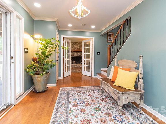 4th image of 121 Churchill Downs Dr