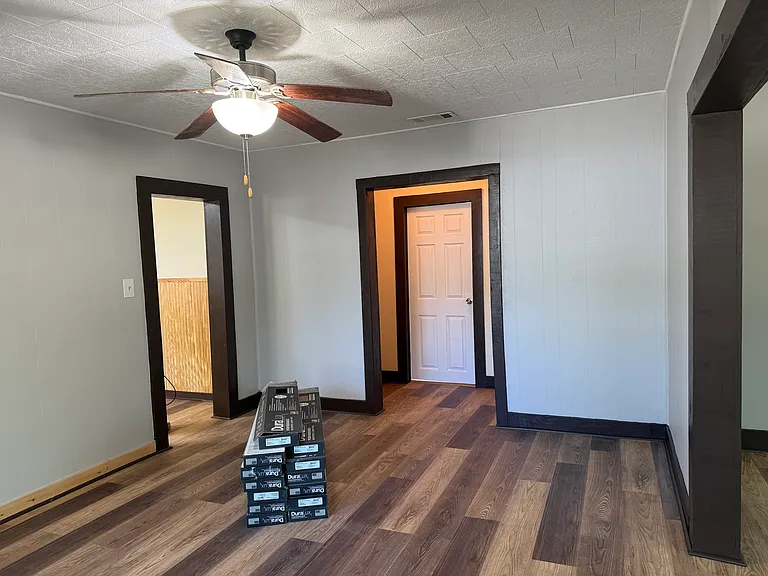 402 McKinney St — Photo 12