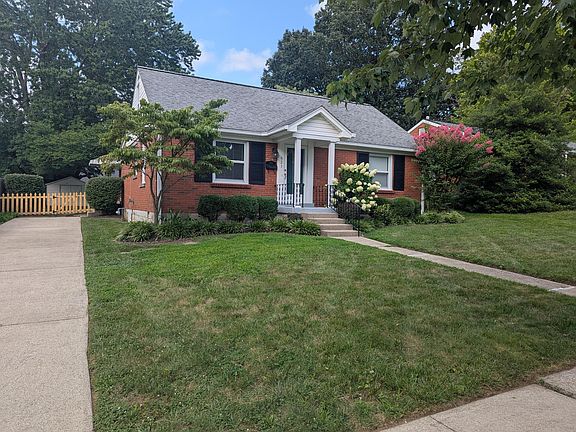 3rd image of 621 Cardinal Ln