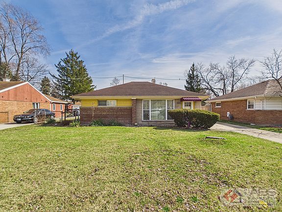 3rd image of 15509 Rose Dr