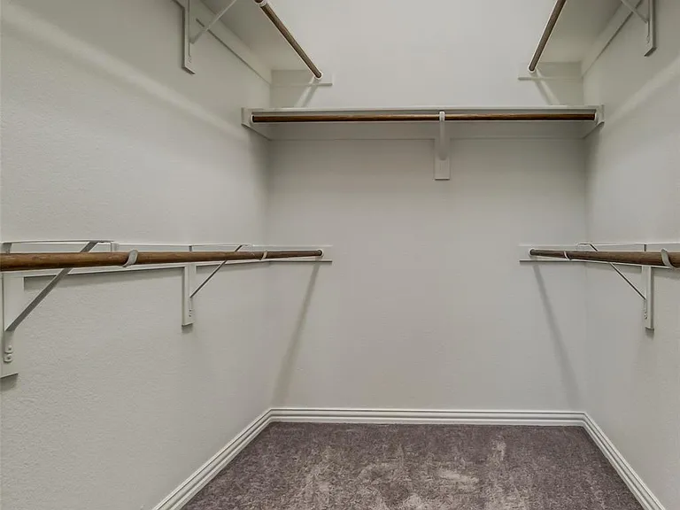 638 Devonshire Ln — Photo 27
