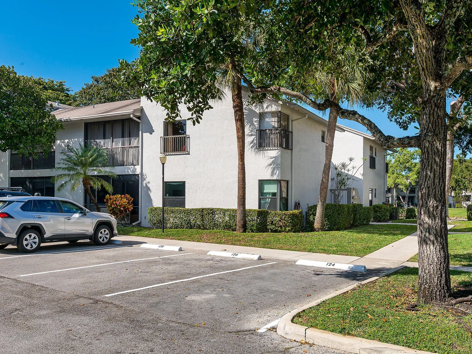 2 bed, 2.0 bath, 978 sqft, $2,300 — Photo 3