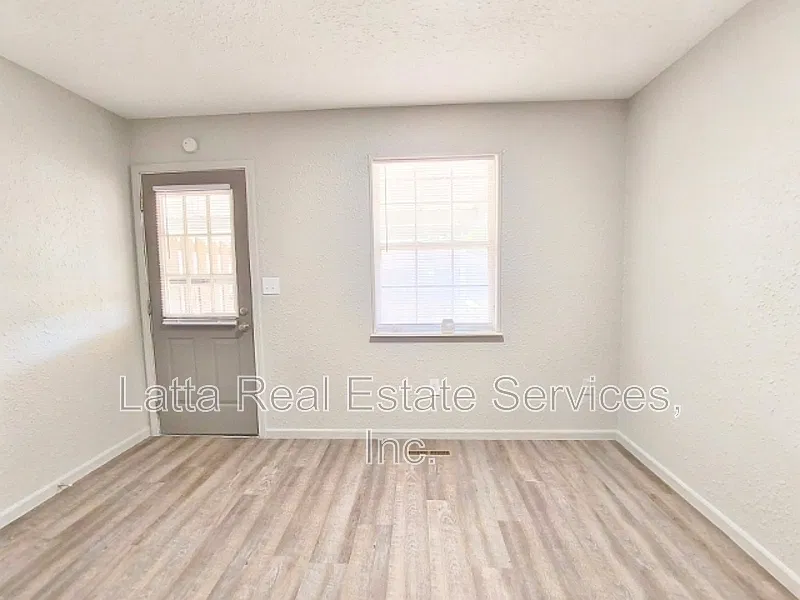 3 bed, 2.0 bath, 1200 sqft, $1,050 — Photo 4