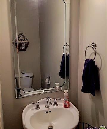 4th image of 18124 Pinehurst Dr