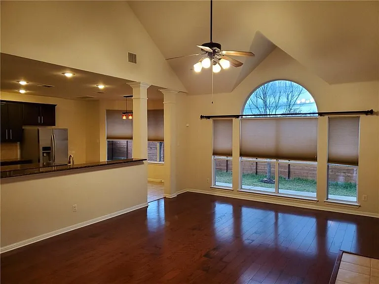 4310 Reynosa Dr — Photo 2