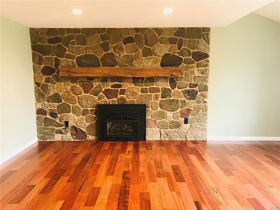 4th image of 2648 Northwood Ave