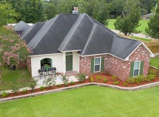 7450 Pecan Grove Dr, Denham Springs, LA 70726