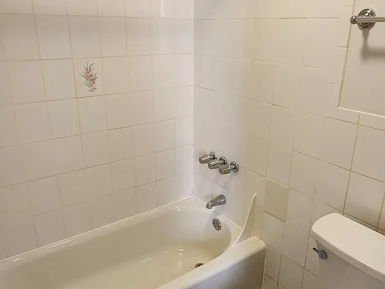 40 Laidlaw Ave #C — Photo 8