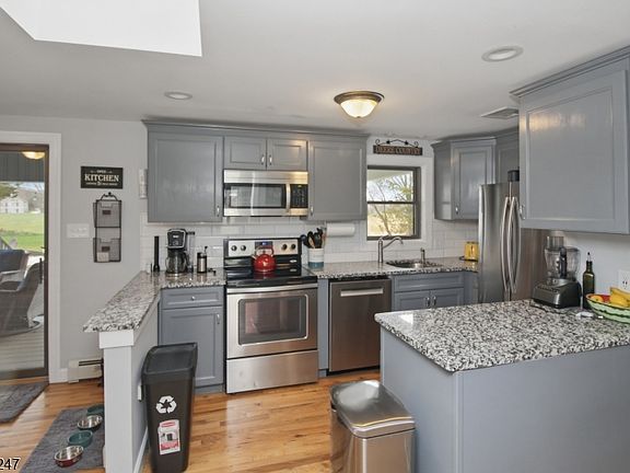 3rd image of 144 Allamuchy Rd