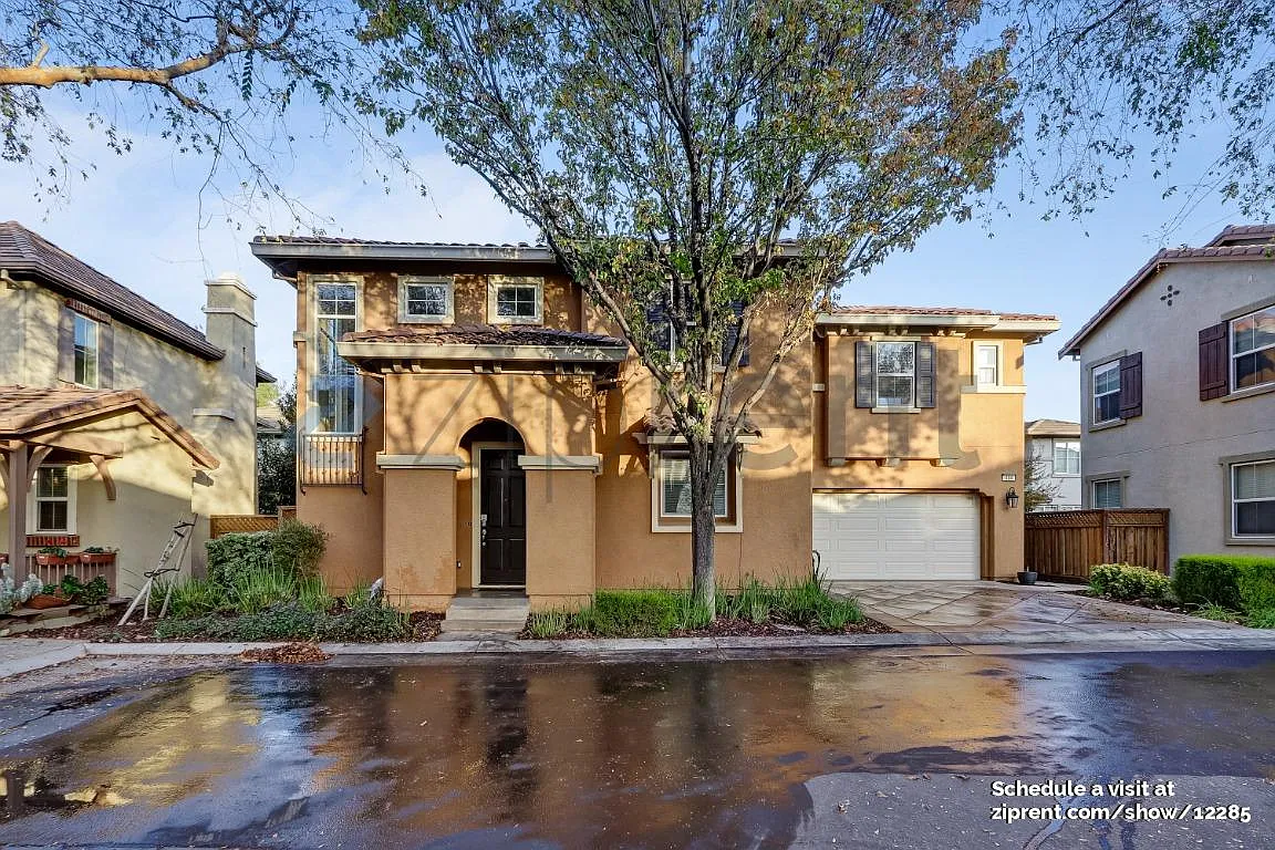 484 N Ventura St photo 1