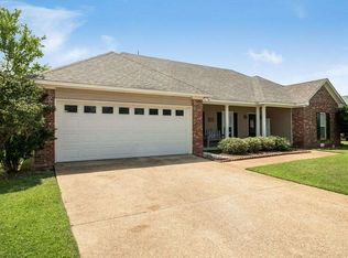 402 Kirkwood Dr, Clinton, MS 39056