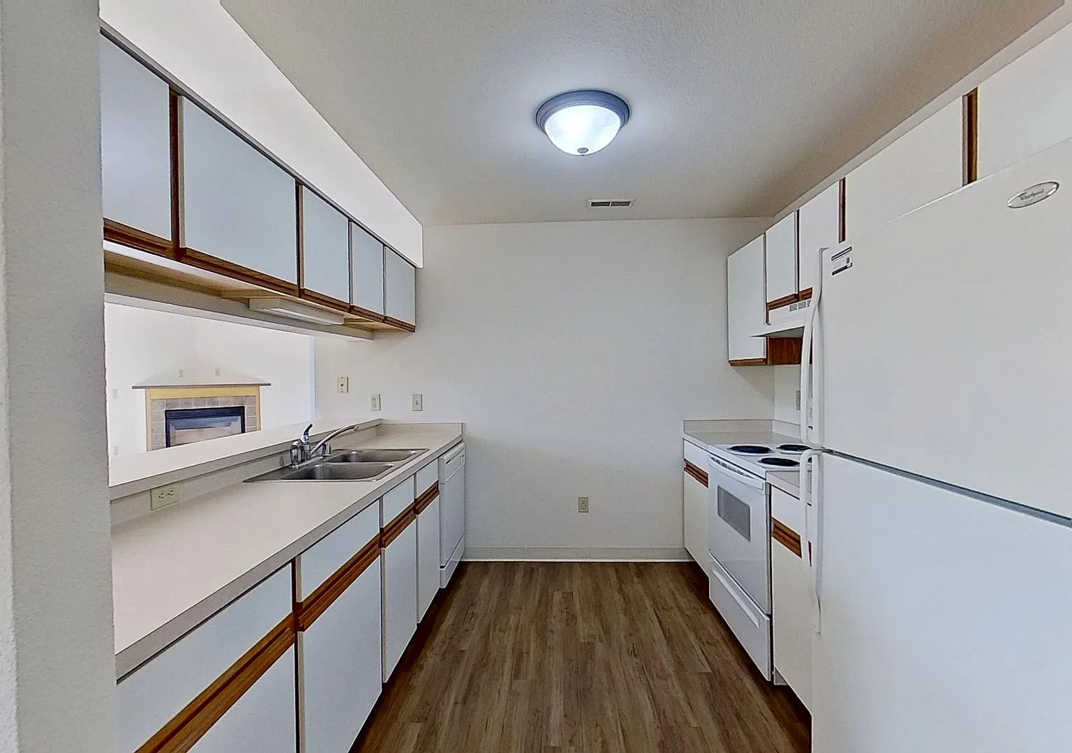 Condo Style Upper 2 Bedroom 2 Bathroom Apartment Available — Photo 1