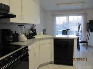 1 Penguin Ln, Commack, NY 11725