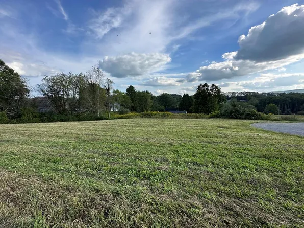 28 Richfield St, Rural Retreat, VA 24368
