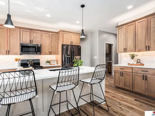 9435 Breashears St, Lincoln, NE 68516