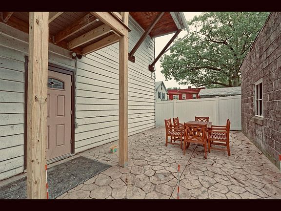 4th image of 81 Winthrop Ave