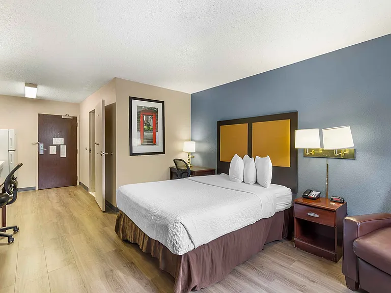Studio Suite - 1 Queen Bed