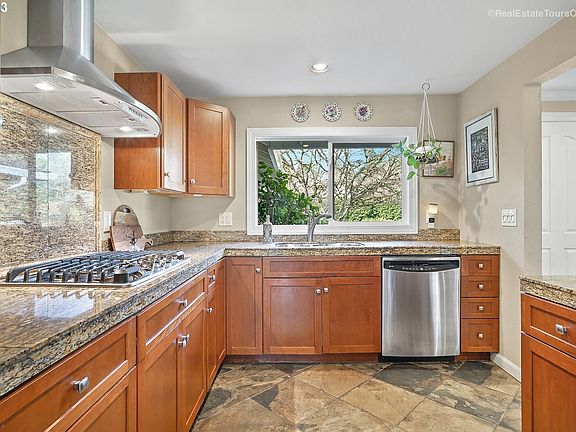 5th image of 18400 Indian Creek Dr
