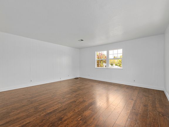 5th image of 2275 Chaparral Ave
