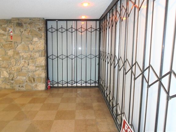 4th image of 496 N Garfield Ave #496