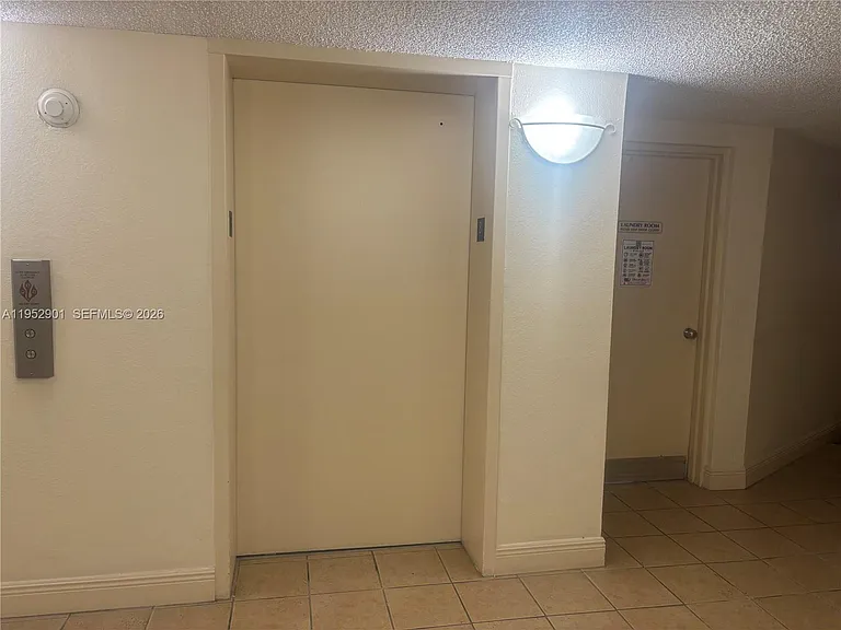 800 Parkview Dr #823 — Photo 12