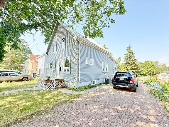 3rd image of 325 3rd Avenue S