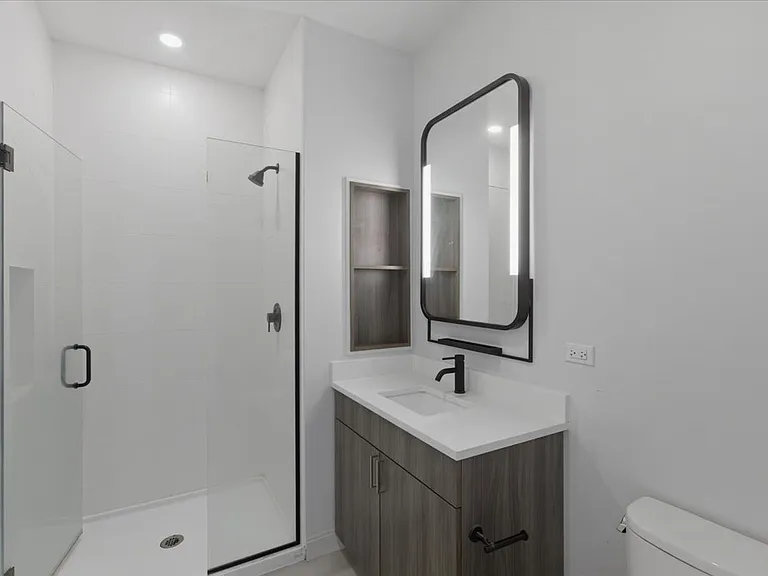 946 W Sunnyside Ave #405 — Photo 9