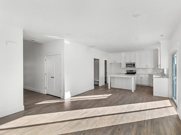 Finished home photos are representational images only. See sales agent for details.