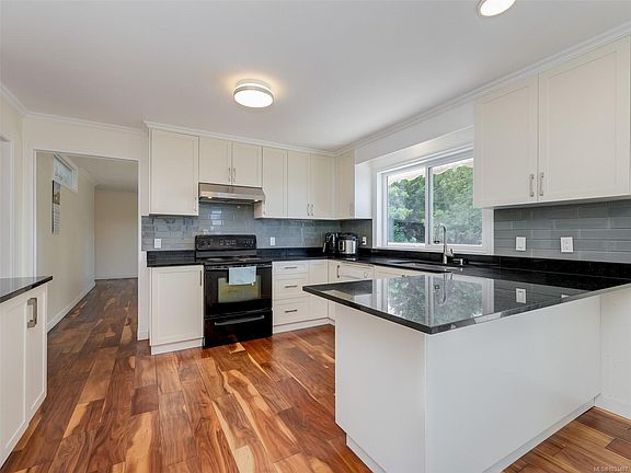 5th image of 948 McKenzie Ave