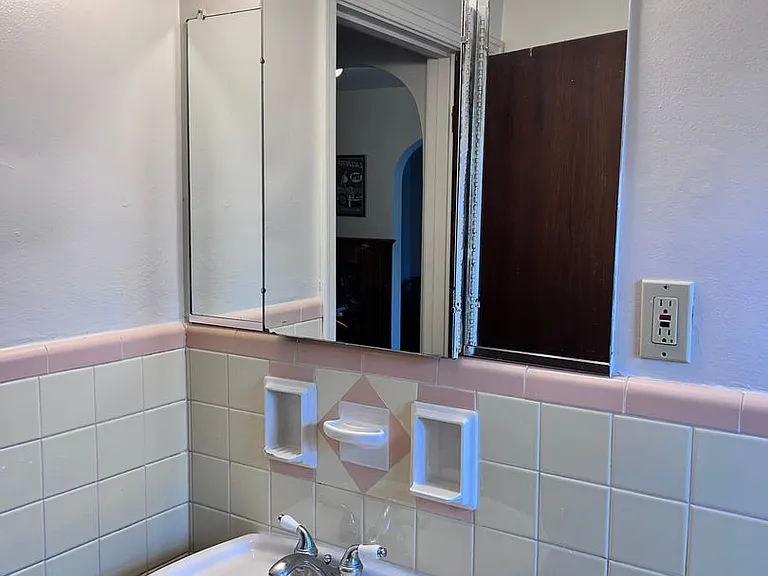 3834 Hyde Park — Photo 10