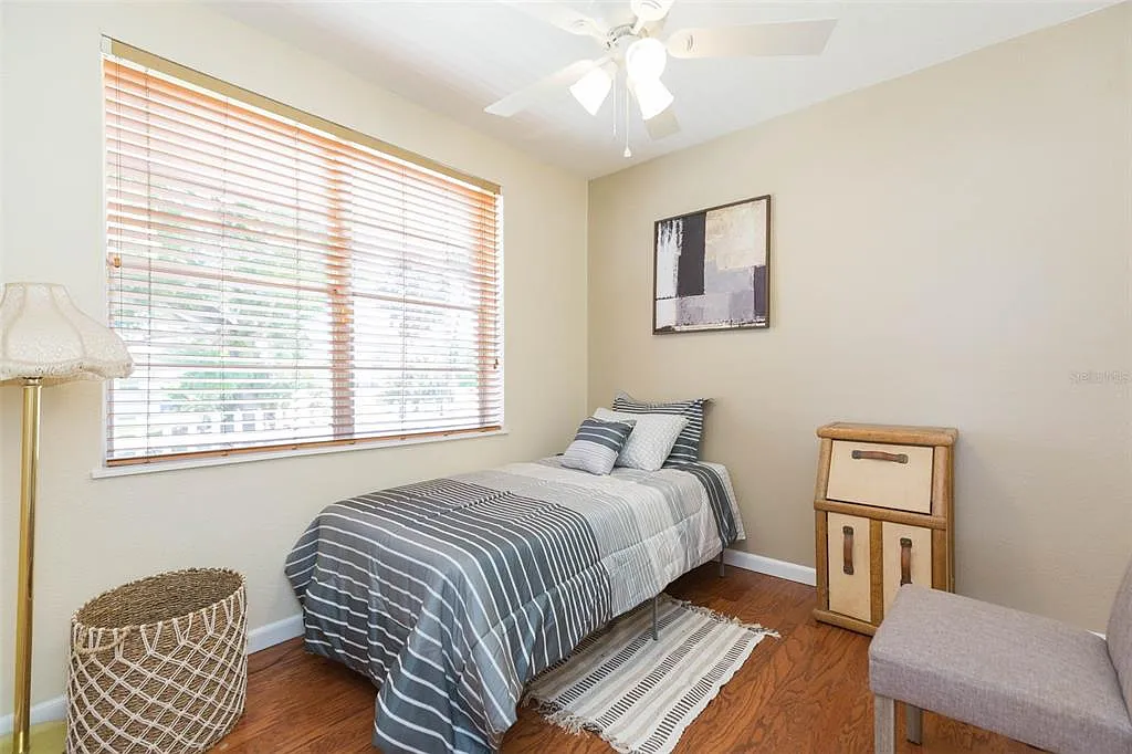 3 bed, 2.0 bath, 1422 sqft, $2,500 — Photo 4